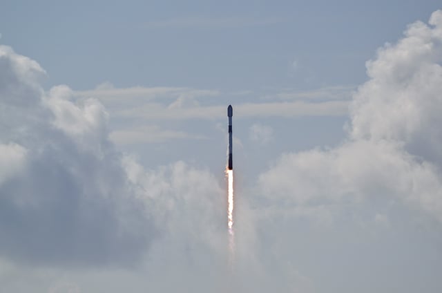 A SpaceX Falcon 9 rocket carrying a payload of Starlink v2-mini satellites lifts off from Space Launch Complex 40 at the U.S. Space Force Station in Cape Canaveral, Florida, U.S. June 10, 2025. REUTERS/Steve Nesius/File Photo