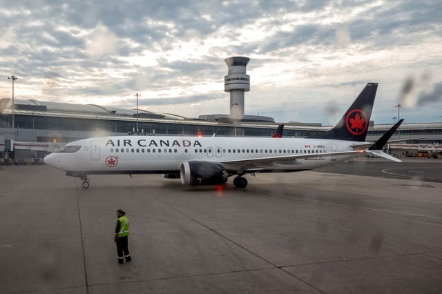 An Air Canada plane taxis at Pearson International Airport in Toronto, Ontario, Canada May 16, 2022. REUTERS/Carlos Osorio/File Photo/File Photo