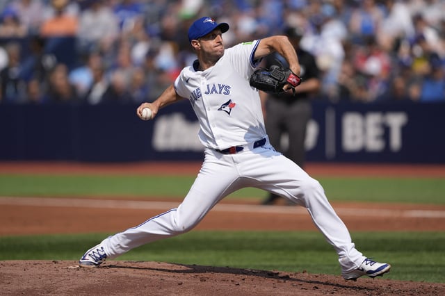 Aug 14, 2025; Toronto, Ontario, CAN; Toronto Blue Jays starting pitcher Max Scherzer (31) pitches to the Chicago Cubs during the third inning at Rogers Centre. Mandatory Credit: John E. Sokolowski-Imagn Images