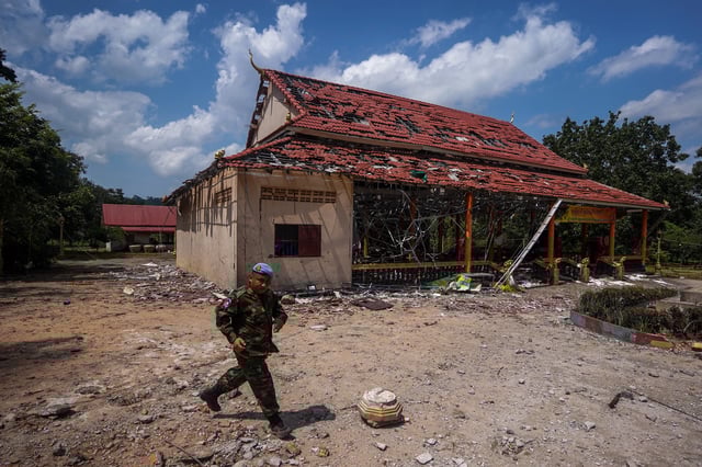 A Cambodian soldier walks past a building, damaged by an artillery, during a visit of delegation of foreign diplomats to inspect a damaged area along the Thailand-Cambodia's border, following a ceasefire between Cambodia and Thailand, in Oddar Meanchey, Cambodia, August 1, 2025. REUTERS/Soveit Yarn/File Photo