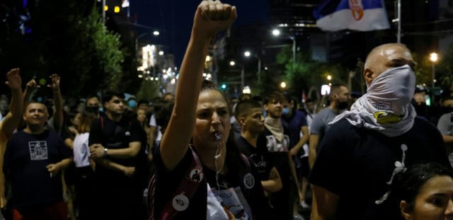 Des manifestants opposés au pouvoir à Belgrade le 14 août 2025