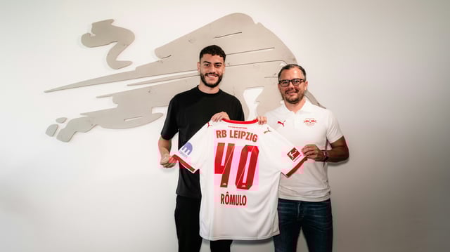 Romulo (l.) und RB-Sportchef Marcel Schäfer