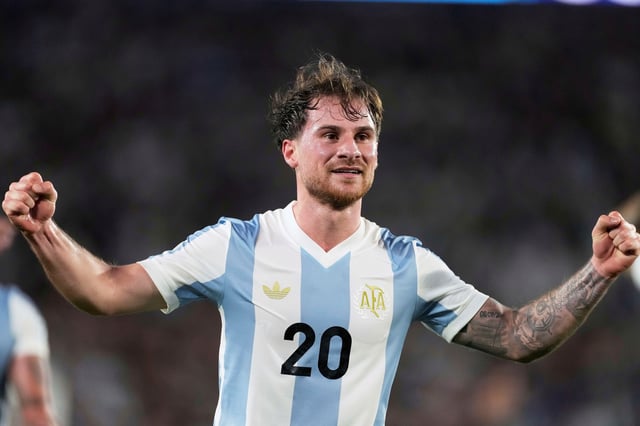 Alexis Mac Allister marcó el tercer gol de Argentina ante Brasil en el Monumental. (AP)