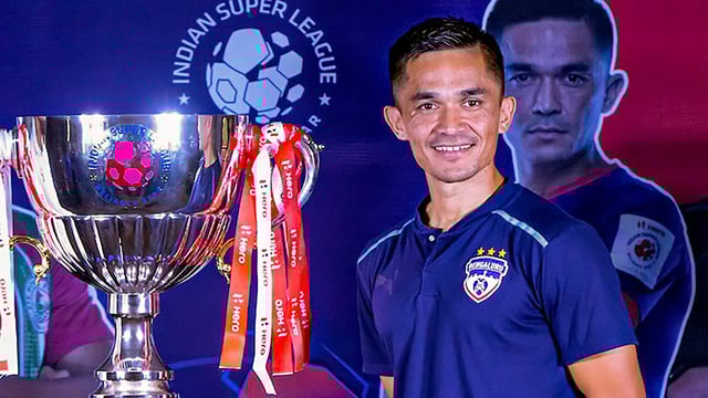 Sunil Chhetri poses with the ISL trophy.