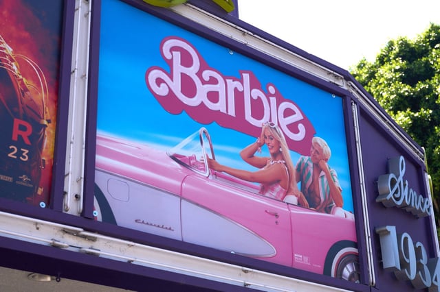 La projection du film « Barbie » a été annulée à Noisy-le-Sec, en Seine-Saint-Denis, après qu’un groupe d’une quinzaine de personnes l’a exigé, proférant des « intimidations et menaces » selon le maire.