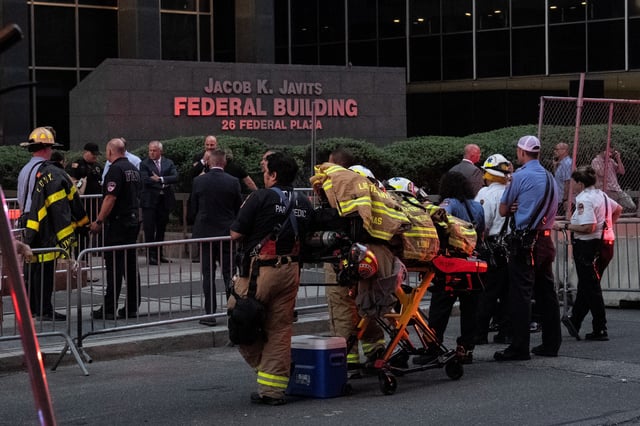 Members of the F.D.N.Y., N.Y.P.D. and F.B.I. evacuate 26 Federal Plaza which houses immigration court, immigration detention facilities and F.B.I. offices after envelopes were discovered with a white powder substance in Manhattan, in New York City, U.S., August 14, 2025. REUTERS/David &#39;Dee&#39; Delgado