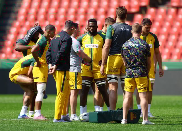Rugby Union - Rugby Championship - South Africa Captain's Run - Ellis Park Stadium, Johannesburg, South Africa - August 15, 2025  South Africa's Siya Kolisi with teammates during training REUTERS/Siphiwe Sibeko
