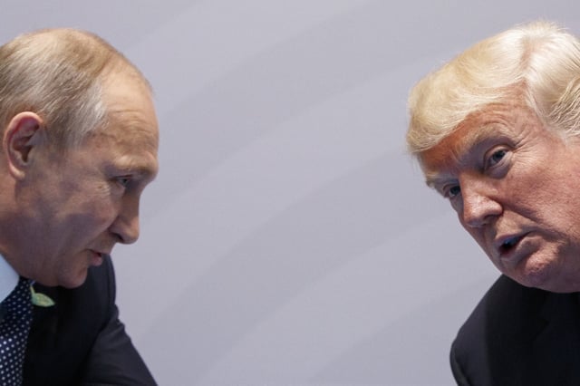 El presidente de Estados Unidos, Donald Trump, se reúne con el presidente de Rusia, Vladimir Putin, en la cumbre del G-20 el 7 de julio de 2017, en Hamburgo, Alemania
