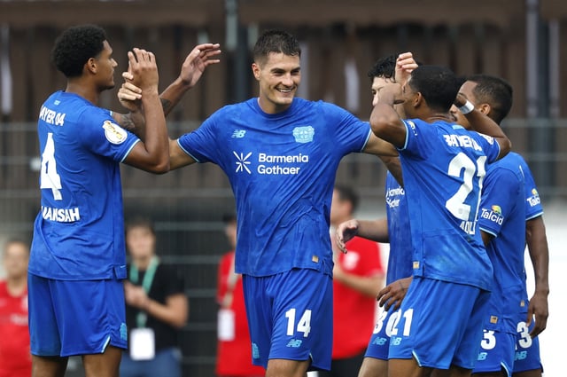 Soccer Football - DFB Cup - First Round - SG Sonnenhof Grossaspach v Bayer Leverkusen - WIRmachenDRUCK Arena, Aspach, Germany - August 15, 2025 Bayer Leverkusen's Patrik Schick celebrates scoring their first goal with Jarell Quansah and Amine Adli REUTERS/Heiko Becker
