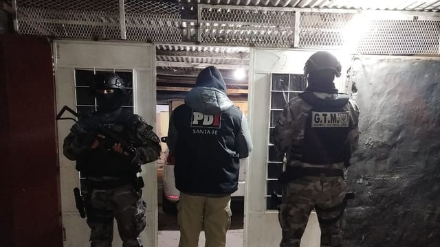 
         Uno de los departamentos allanados en Parque Casas de Rosario para dar con los ingrantes de la banda narco.