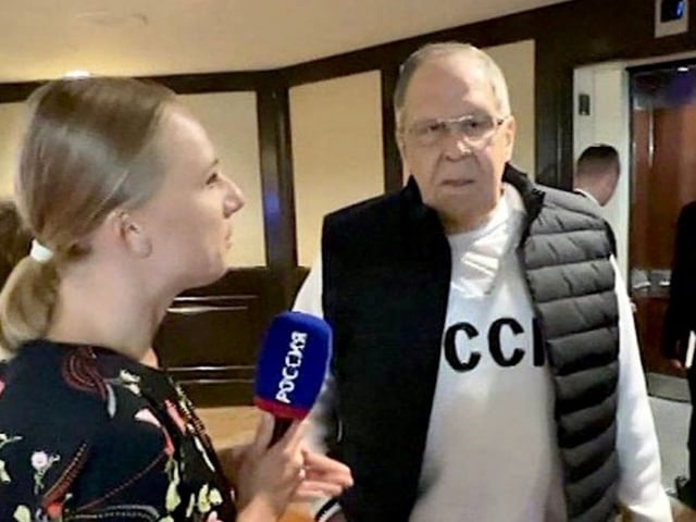 El canciller ruso Sergei Lavrov con una remera de la Unión Soviética. Foto: captura X