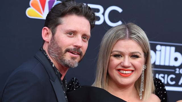Kelly Clarkson mourns the death of ex-husband Brandon Blackstock, cancels shows.