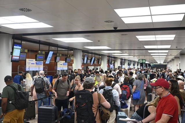 Este viernes desde las cinco de la madrugada ha empezado la huelga del handling en el Aeropuerto del Prat.