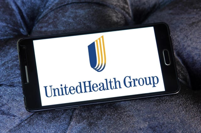 Some of the world’ s wealthiest people joined Warren Buffett’ s Berkshire Hathaway Inc. in backing embattled insurer UnitedHealth Group Inc. in the second quarter. (Dreamstime/Dreamstime/TNS)
