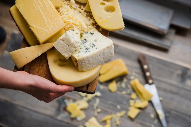 Imagen ilustrativa. La mejor forma para guardar el queso y que se mantenga fresco por más tiempo. (Freepik)