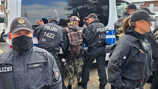 2022 entdeckten die Punker erstmals die Insel der Reichen und Schönen.