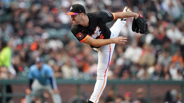 Aug 16, 2025; San Francisco, California, USA; San Francisco Giants starting pitcher Justin Verlander (35) throws a pitch against the Tampa Bay Rays during the fourth inning at Oracle Park. Mandatory Credit: Darren Yamashita-Imagn Images