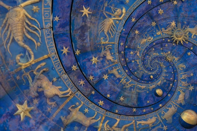 Was halten die Sterne für Sie parat? Erfahren Sie es im täglichen Horoskop!