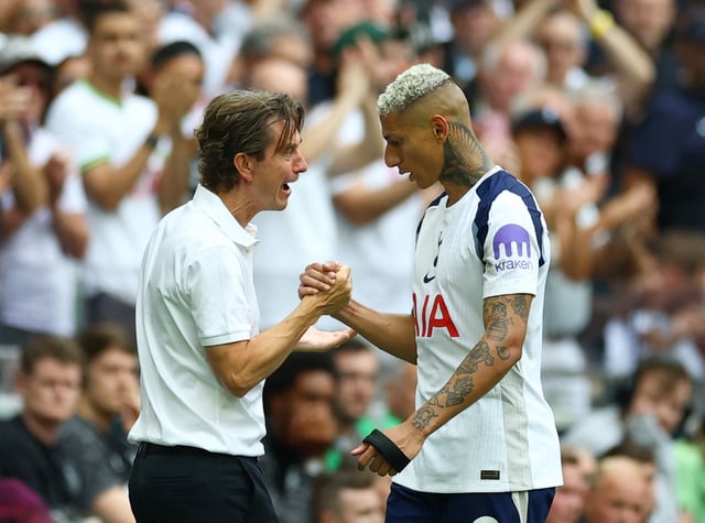 Soccer Football - Premier League - Tottenham Hotspur v Burnley - Tottenham Hotspur Stadium, London, Britain - August 16, 2025 Tottenham Hotspur's Richarlison shakes hands with manager Thomas Frank after being substituted Action Images via Reuters/Matthew Childs