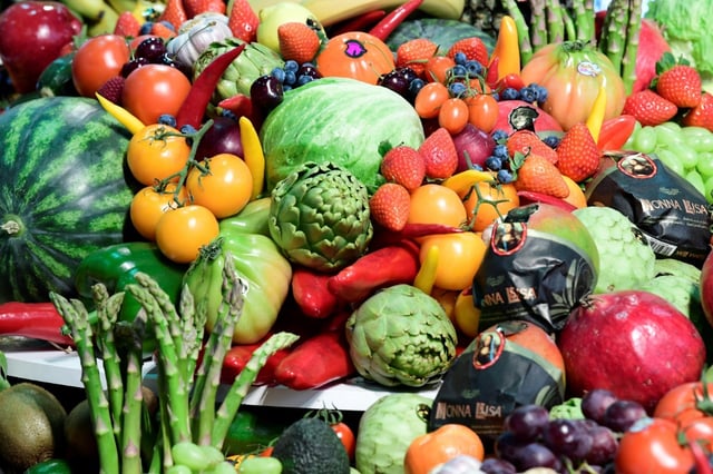 Rund vier Prozent der Deutsche ernähren sich nach eigenen Angaben vegetarisch. Etwa ein Prozent lebt vegan und verzichtet damit neben Fleisch und Fisch auch auf andere tierische Produkte wie Milch und Eier. Das zeigt eine neue Studie.