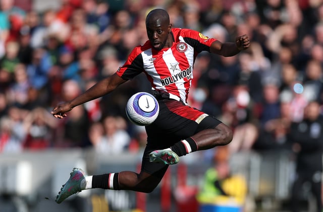Yoane Wissa of Brentford controls the ball during the Premier League match between Brentford FC and Brighton &amp; Hove Albion FC at Gtech Community Stadium on April 19, 2025 in Brentford, England.