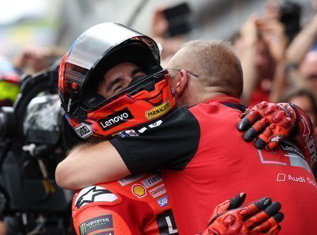 MotoGP - Austrian Grand Prix - Red Bull Ring, Spielberg, Austria - August 17, 2025 Ducati Lenovo Team's Marc Marquez celebrates with his team after winning the Austrian MotoGP REUTERS/Gintare Karpaviciute
