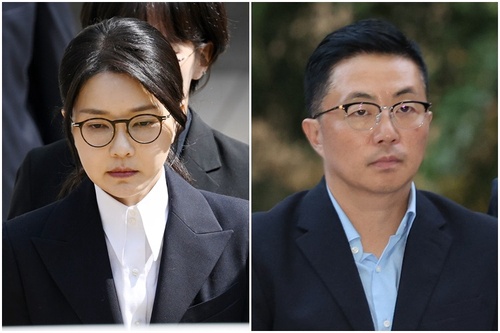 Former first lady Kim Keon Hee (L) and her close associate Kim Ye-seong (Yonhap)