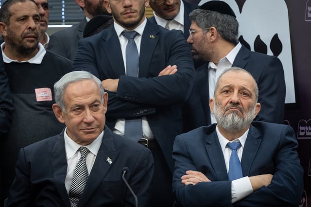 Ex-chief Rabbi Slams Haredi Lawmakers for Trusting ‘Atheist’ Netanyahu on Draft Exemptions
