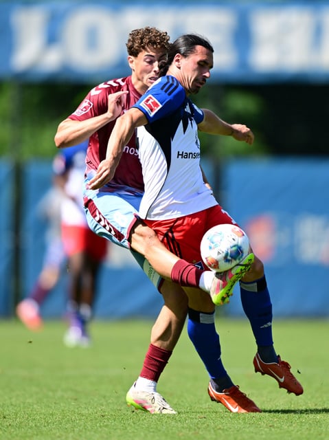 Letzter Testlauf vorm Bundesligastart: Auch Rayan Philippe (r./gegen Raul Celotto) war gegen Flensburg dabei.