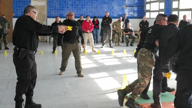 Santa Fe comenzó la formación de policías en el uso de pistolas Taser
