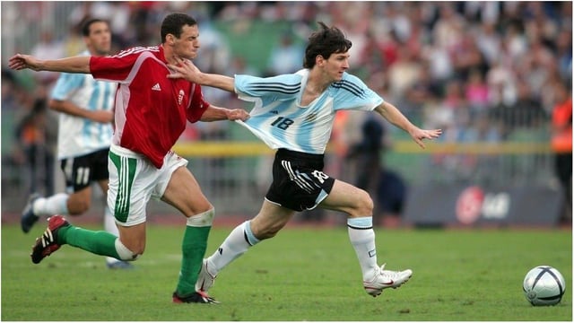 Messi, en el momento que es expulsado tras su debut en la Selección 