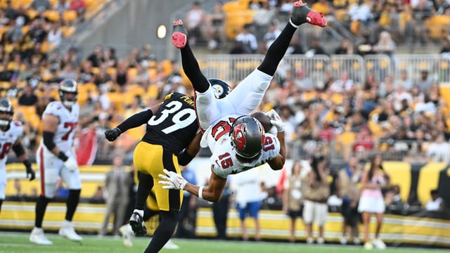Aug 16, 2025; Pittsburgh, Pennsylvania, USA; Tampa Bay Buccaneers wide receiver Jalen McMillan (15) makes a catch against Pittsburgh Steelers cornerback Daryl Porter Jr. (39) during the first quarter at Acrisure Stadium. Mandatory Credit: Barry Reeger-Imagn Images