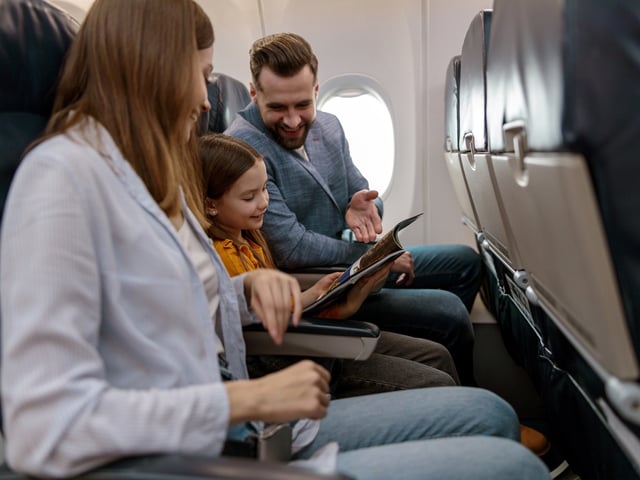 Viajar con chicos en el avión. Foto Shutterstock.