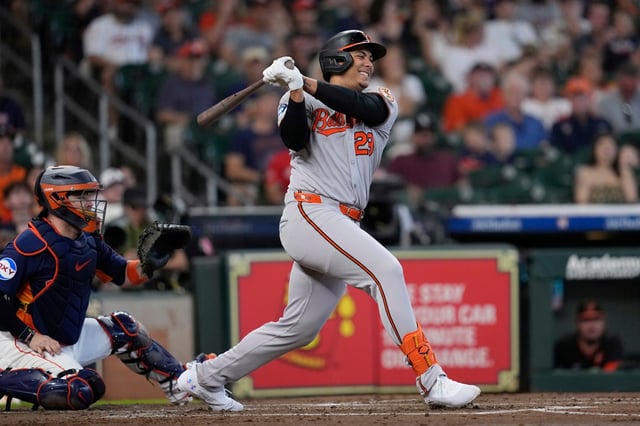 Baltimore Orioles&#39; Samuel Basallo fouls a pitch against the Houston Astros during the second inning of a baseball game Sunday, Aug. 17, 2025, in Houston. (AP Photo/David J. Phillip)