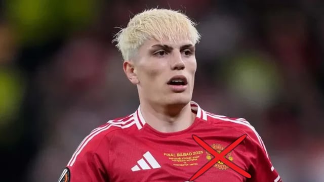 Hinchas del Manchester United vandalizaron una imagen de Alejandro Garnacho