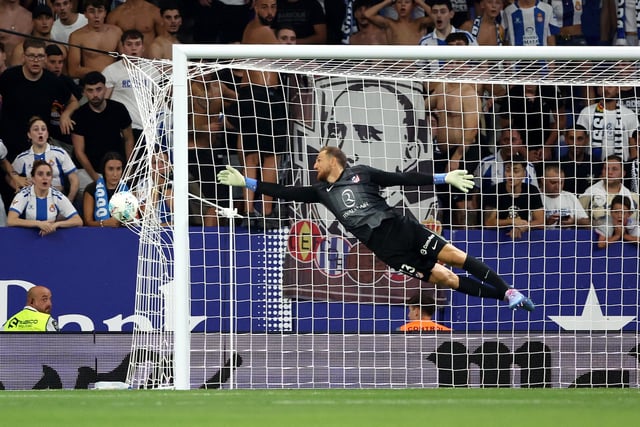 Soccer Football - LaLiga - Espanyol v Atletico Madrid - RCDE Stadium, Cornella de Llobregat, Spain - August 17, 2025 Espanyol's Pere Milla scores their second goal past Atletico Madrid's Jan Oblak REUTERS/Bruna Casas