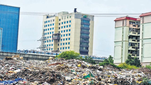 An MCG garbage dumping point in Sector 55 near Golf Course Extension Road. (Parveen Kumar/HT Photo)