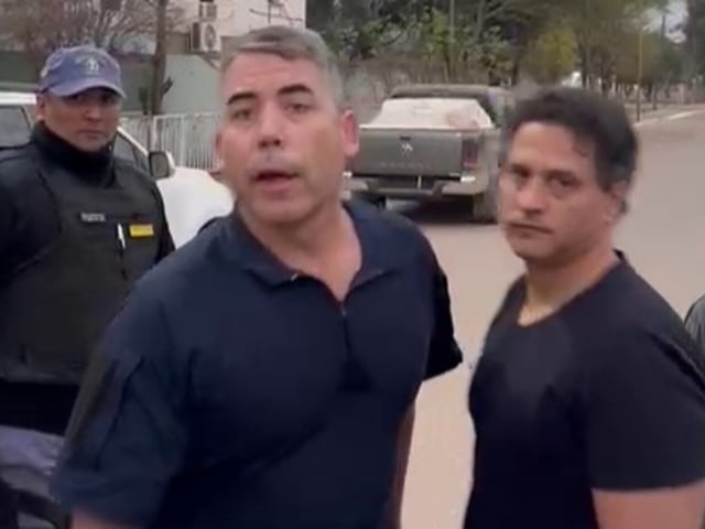 El comisario Daniel Augusto Melchiori, denunciado por agredir a médicos en Taco Pozo, Chaco.