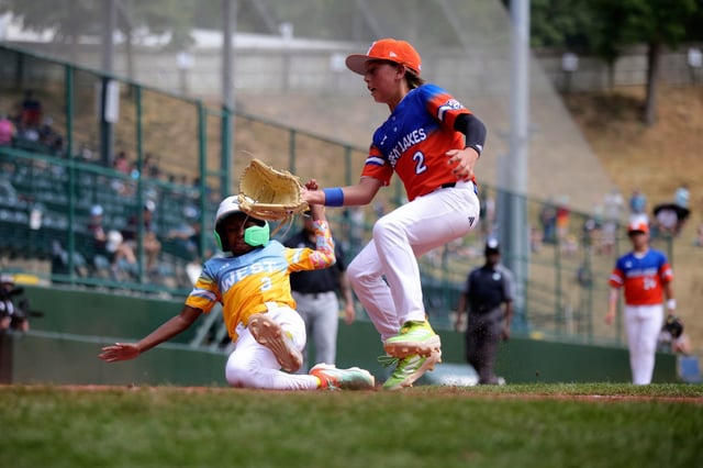 Honolulu, Hawaii&#39;s Kobe Lumford scores on a wild pitch against Clarendon Hills during the third inning Sunday at the Little League World Series, Sunday, Aug. 17, 2025, in South Williamsport, Pa. (AP Photo/Jared Freed)