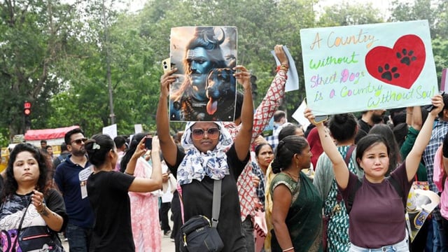 The protesters at Ramlila Maidan in New Delhi on Sunday. (Arvind Yadav/HT Photo)