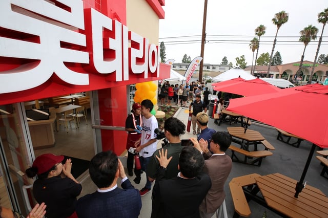 This photo, taken Aug. 14, 2025, and provided by Lotte GRS Co., shows the first customer entering the company's first U.S. Lotteria outlet in Orange County, California. (PHOTO NOT FOR SALE) (Yonhap)