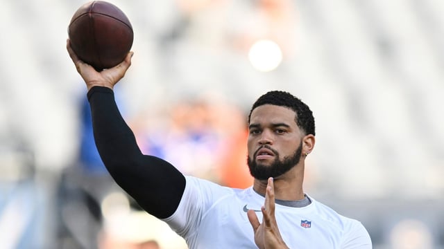 Chicago Bears quarterback Caleb Williams warms up before a preseason game against Buffalo Bills Sunday, Aug. 17, Chicago. (AP Photo/Paul Beaty)