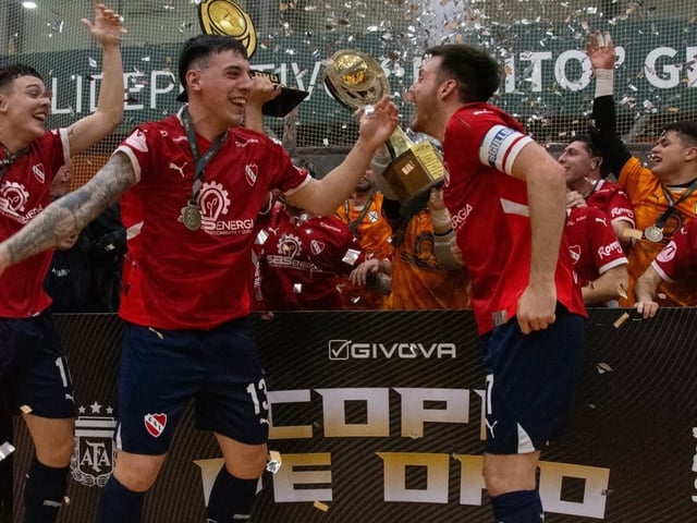 El festejo de Independiente en la Copa de Oro del Futsal AFA, después de ganarle a Boca en la final. Foto: Prensa @afafutsal.oficial