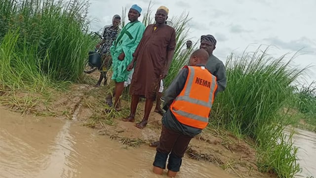 Rescue officials at the site (Photo:nemanigeria)