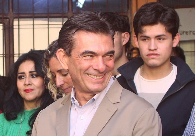 Paz y Jorge &#34;Tuto&#34; Quiroga, dos candidatos de derecha, se enfrentan a una segunda vuelta electoral tras ganar la primera vuelta electoral que puso fin a dos décadas de gobierno izquierdista, según las encuestas de salida del 17 de agosto de 2025.