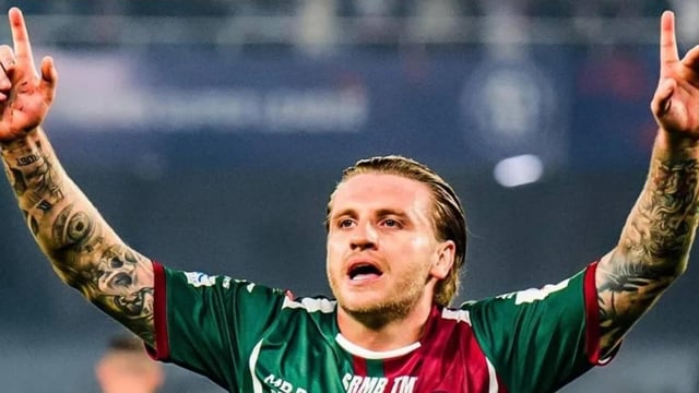 Mohun Bagan’s Jason Cummings made an obscene gesture at East Bengal fans