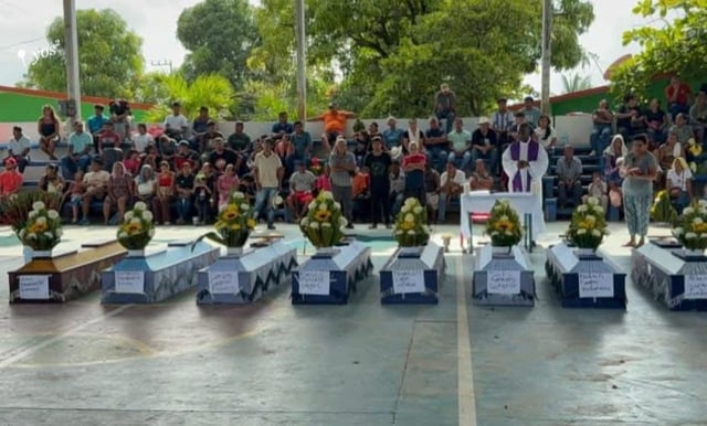 Guerrero: sepultan en Ayutla a los 8 policías comunitarios emboscados