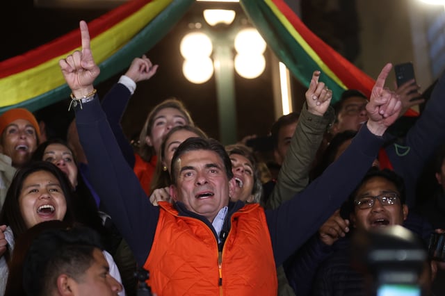 Rodrigo Paz Pereira, celebra su inesperada victoria en primera vuelta en las elecciones de este domingo