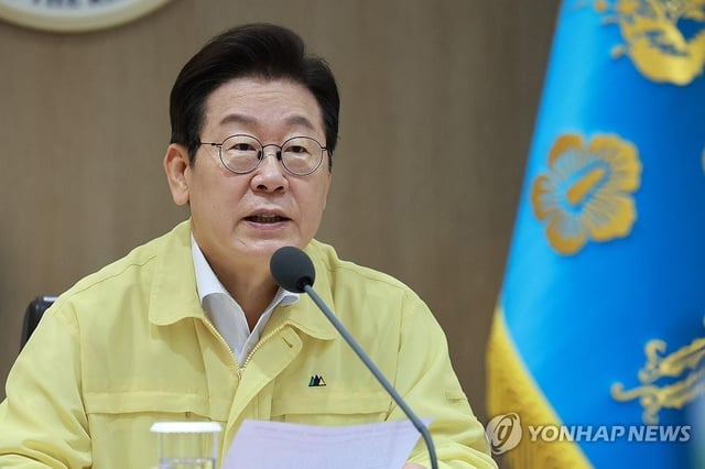 President Lee Jae Myung presides over a Cabinet meeting at the presidential office in Yongsan, Seoul, on Aug. 18, 2025. (Yonhap)
