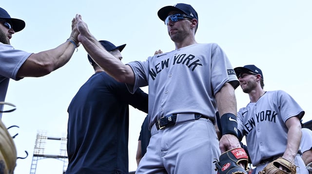 Aug 17, 2025; St. Louis, Missouri, USA; New York Yankees first baseman Paul Goldschmidt (48) celebrates with teammates after the Yankees defeated the St. Louis Cardinals and swept the series at Busch Stadium. Mandatory Credit: Jeff Curry-Imagn Images